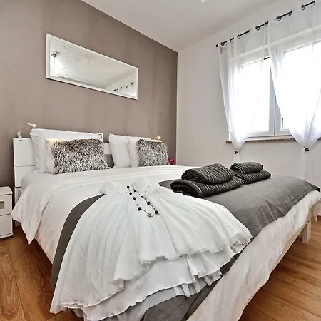 Feel Good Apartamento Sukošan