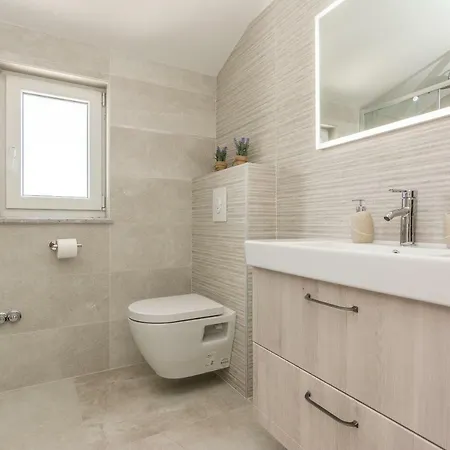 Feel Good Apartamento Sukošan