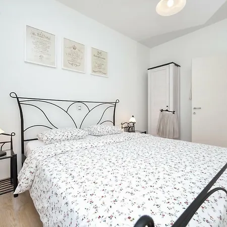 Feel Good Apartament Sukošan